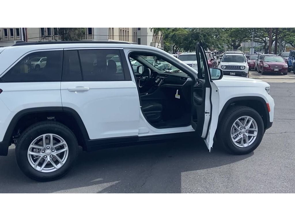 2025 Jeep Grand Cherokee GRAND CHEROKEE LAREDO X 4X2