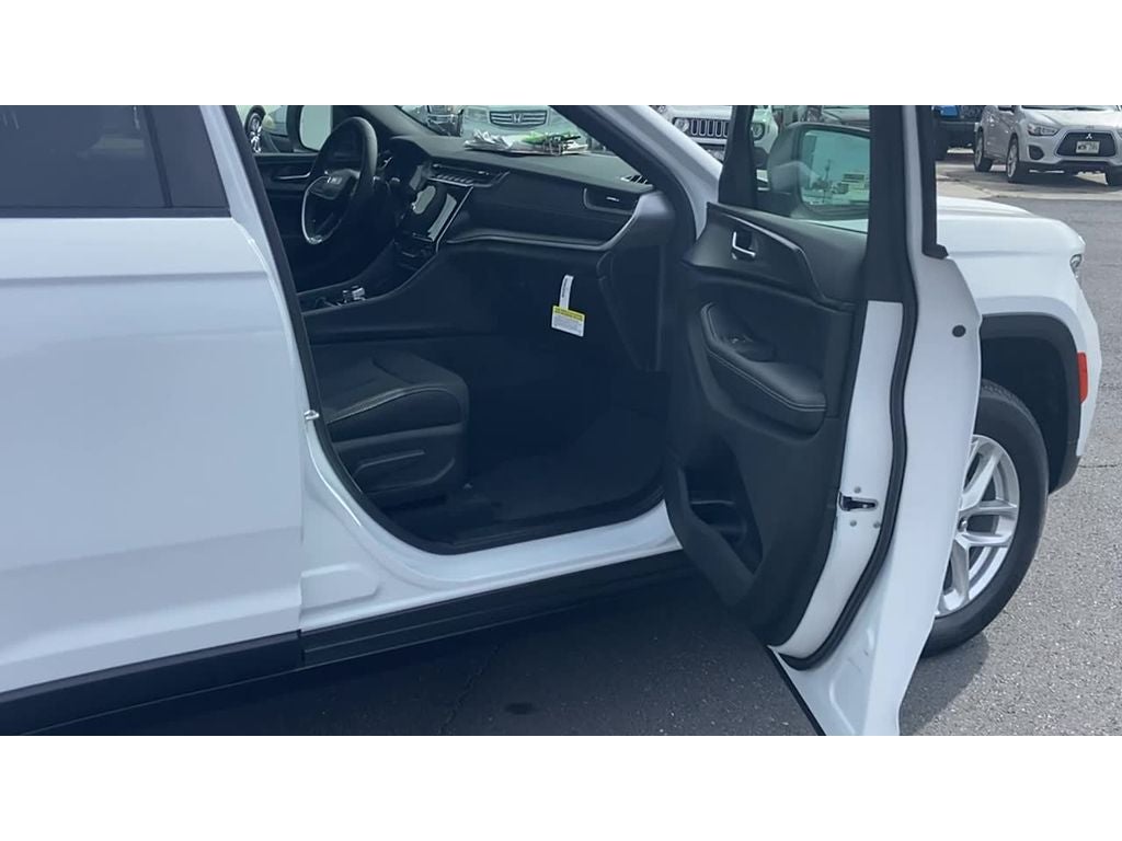 2025 Jeep Grand Cherokee GRAND CHEROKEE LAREDO X 4X2