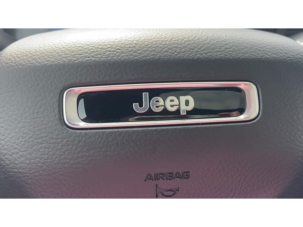 2025 Jeep Grand Cherokee GRAND CHEROKEE LAREDO X 4X2