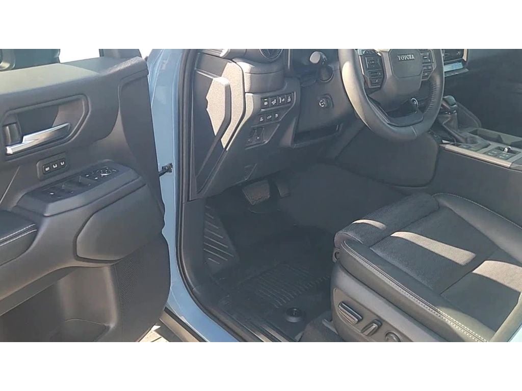 2025 Toyota Land Cruiser 4WD (Natl)